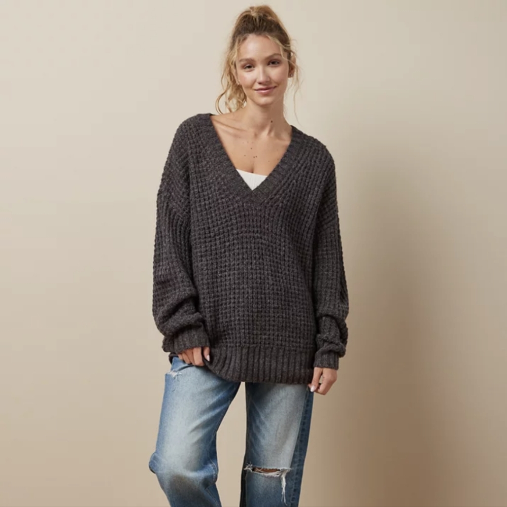 American Eagle waffle Knit v neck sweater oversized small light grey Lightweight
